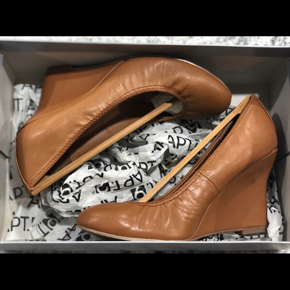 Apt 9 Aphazeltan brown wedge shoe